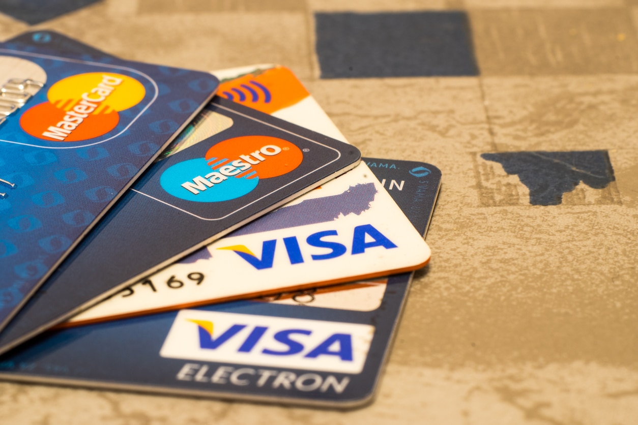 What Are Some Pros Or Cons Of A Visa Credit Card 